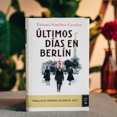 Imagen Secuandaria de Últimos días en Berlín.  Edición de bolsillo con cantos decorados. Abrir galería completa.