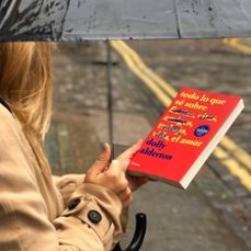 todo lo que se sobre el amor (ed. especial con cantos tintados)-dolly alderton-9788408301288