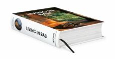 living in bali-9783836566896